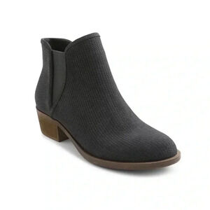 NWOT Kensie Gerona Booties